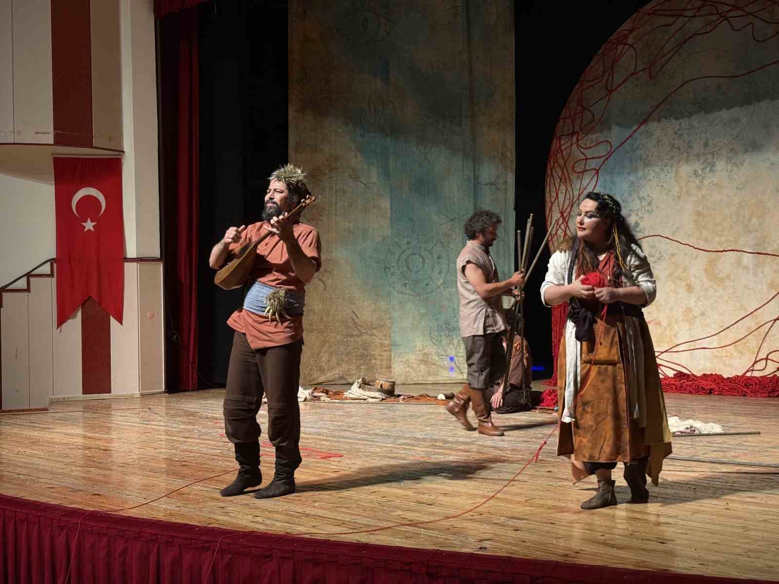 Tokat Belediyesi 1. Tiyatro Festivali tiyatroseverlerden tam not aldı