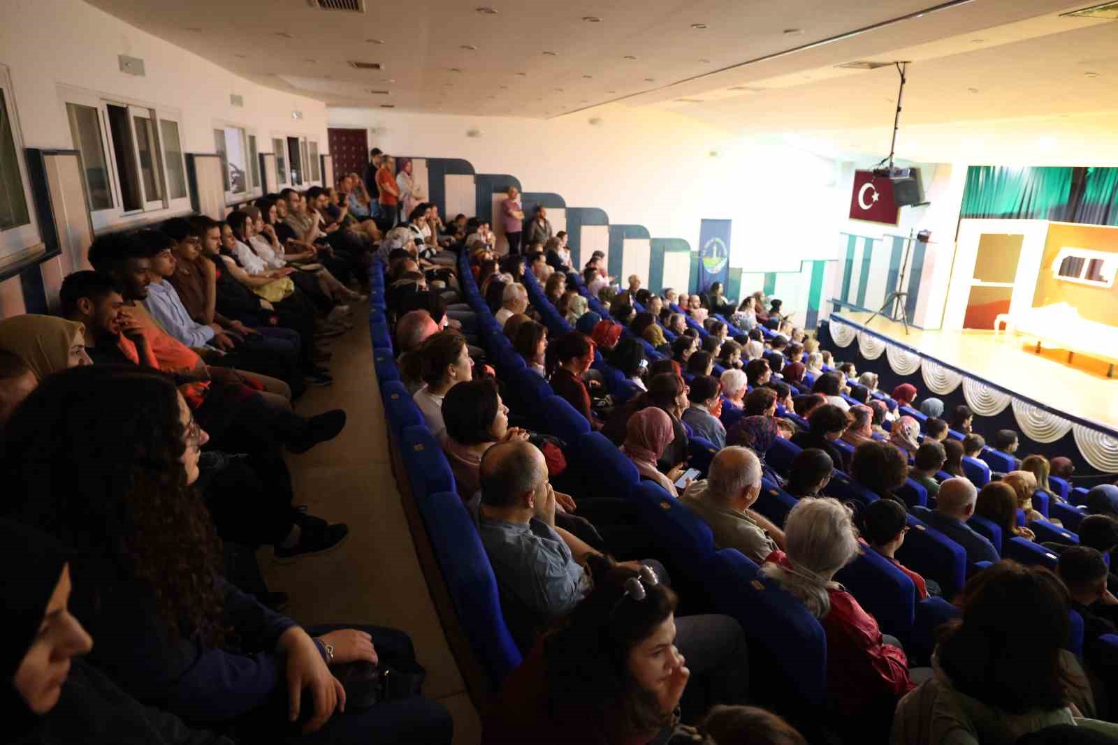Tokat Belediyesi 1. Tiyatro Festivali tiyatroseverlerden tam not aldı