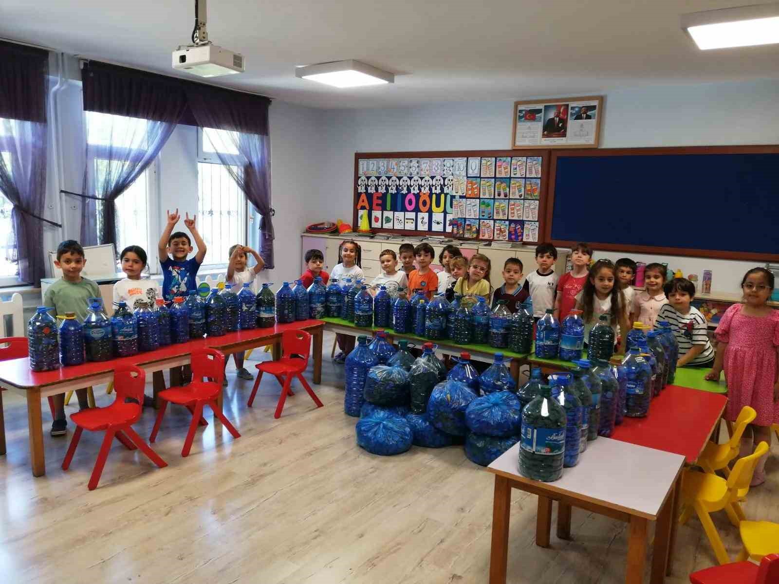 Trabzon’da ’Kapaklar Çoğalsın Engeller Azalsın Projesi’ne miniklerden destek