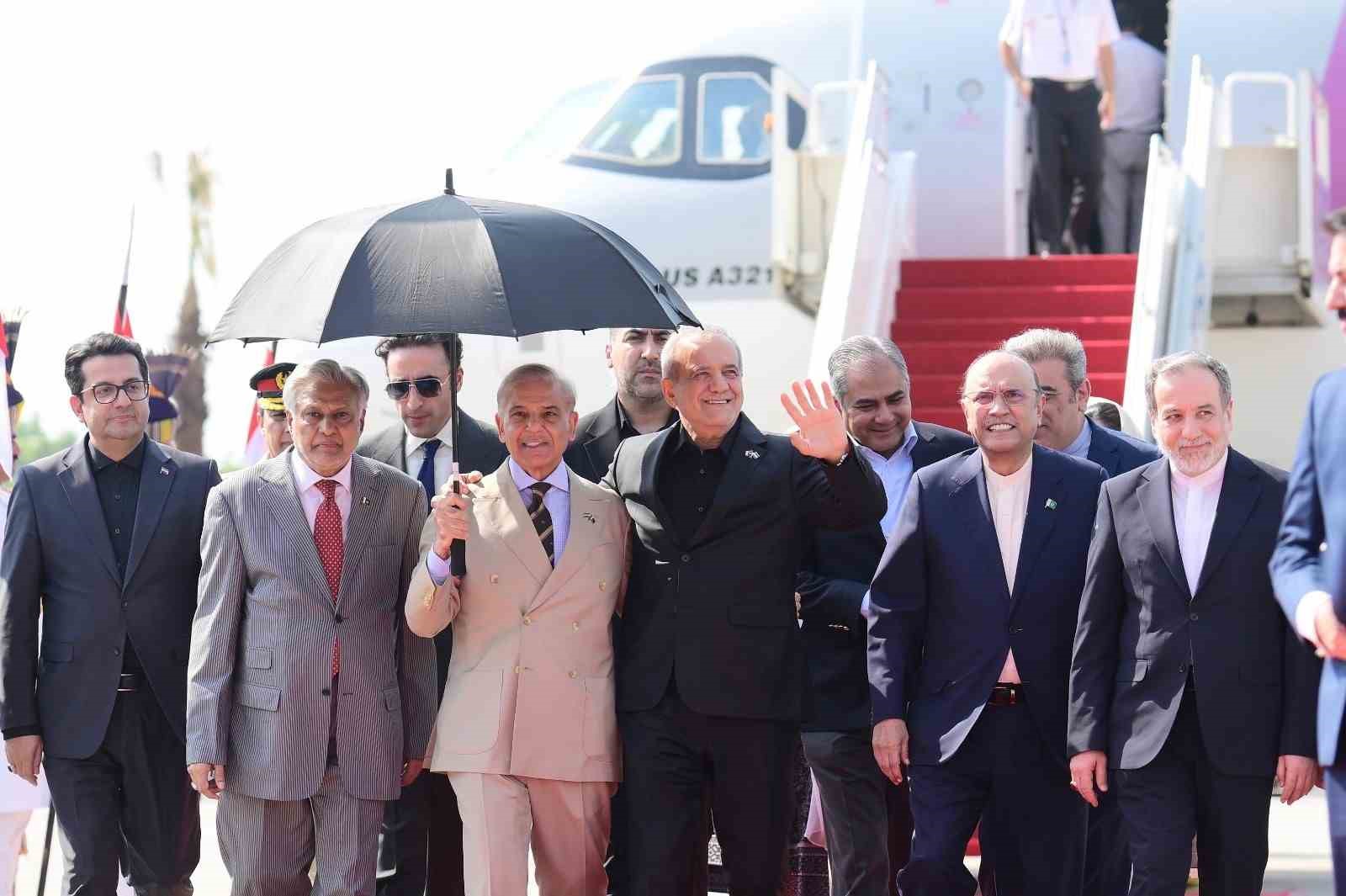 İran Cumhurbaşkanı Pezeşkiyan, Pakistan’da