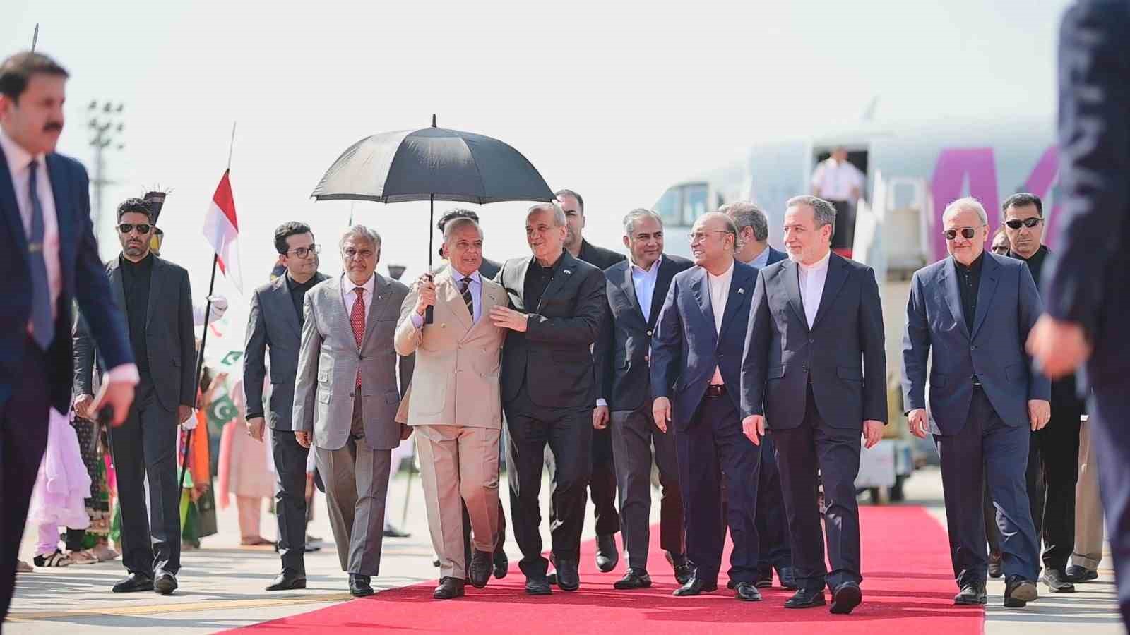 İran Cumhurbaşkanı Pezeşkiyan, Pakistan’da
