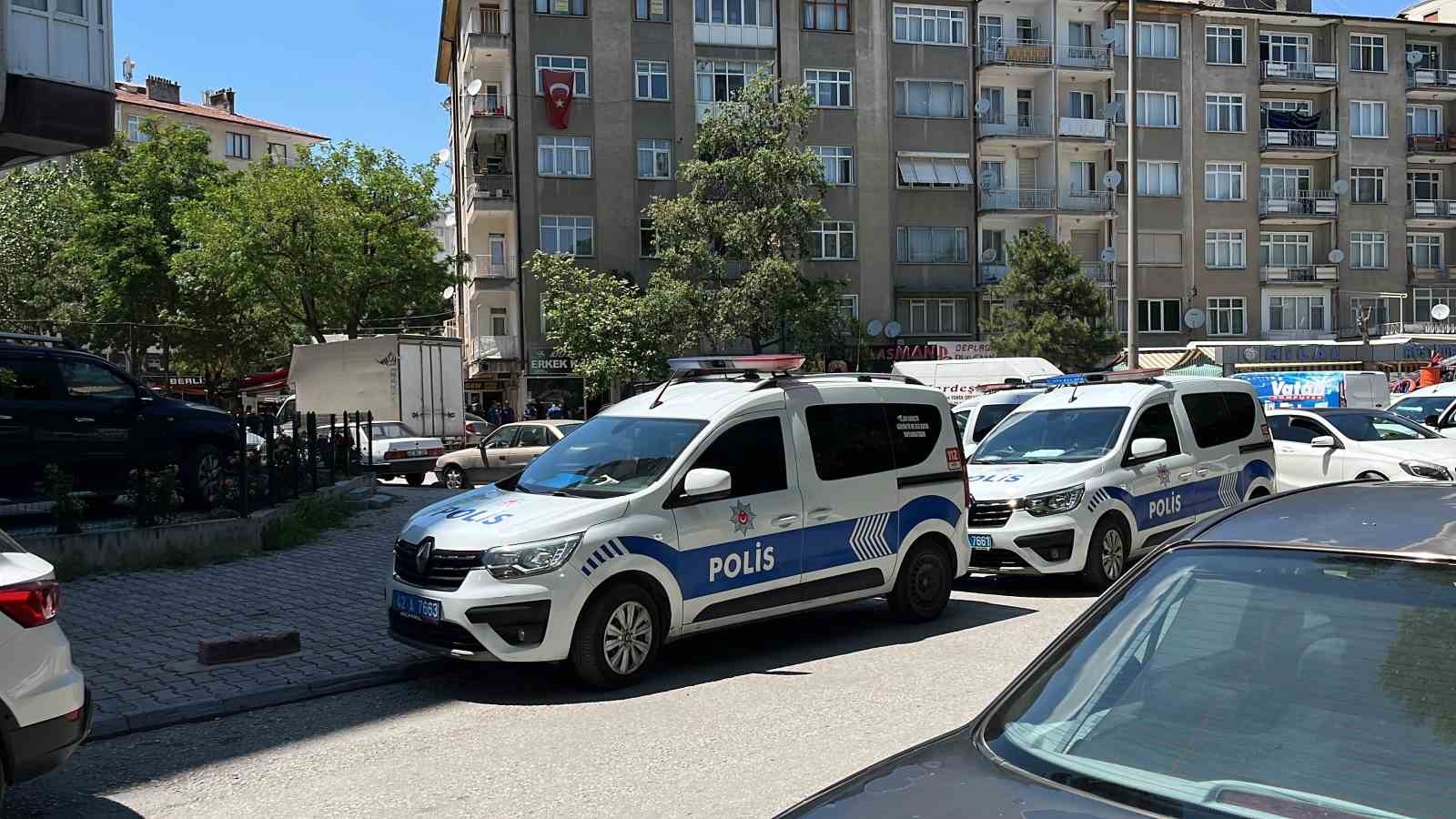 Tartıştığı apartman yöneticisini bıçakladı