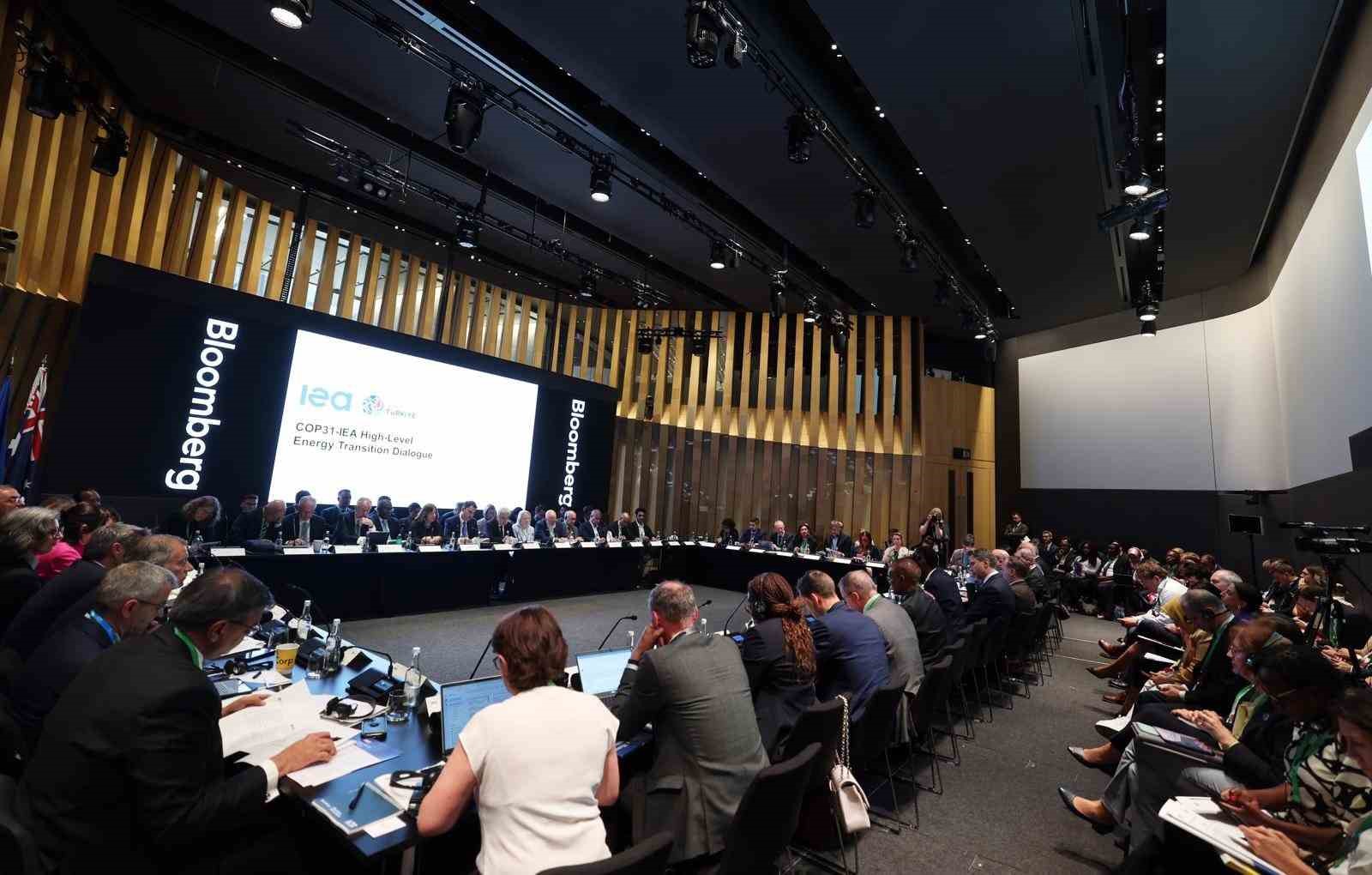 Enerji ve Tabii Kaynaklar Bakanı Bayraktar, Londra’da