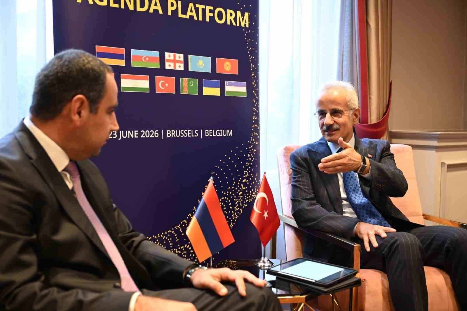 Bakan Uraloğlu, Ermeni mevkidaşı Khudatyan ile görüştü