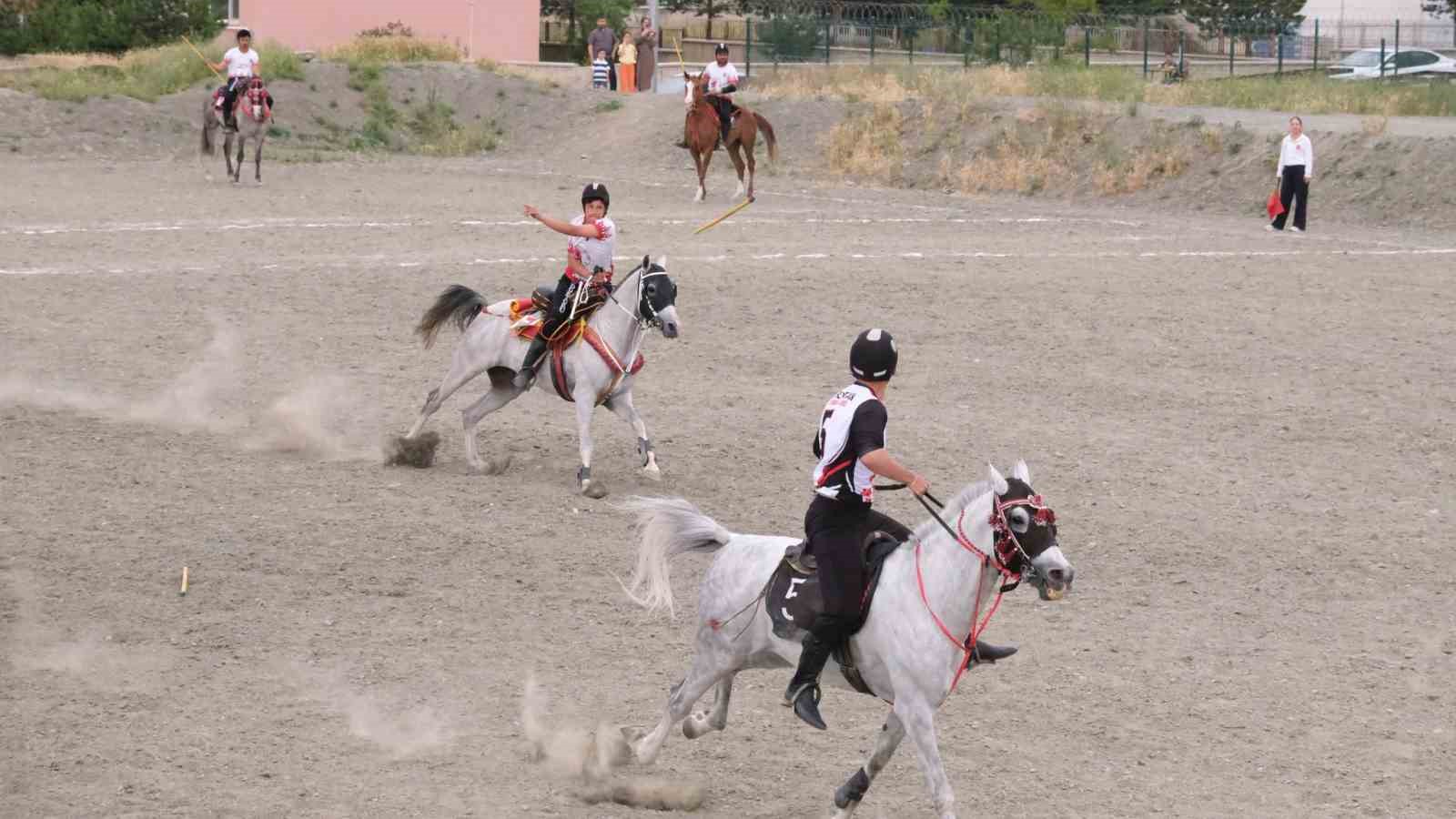 Erzincan’da Kulüpler İl Birinciliği Atlı Cirit müsabakaları tamamlandı