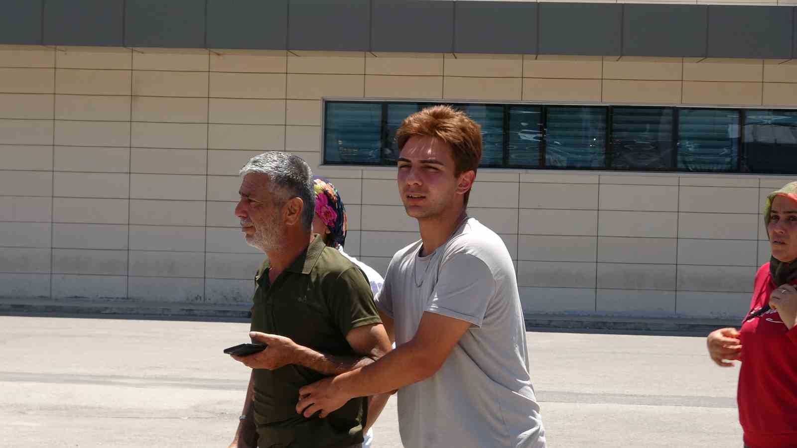 Çocuklarını okuldan almak için yola çıkan anne, motosikletiyle karıştığı kazada hayatını kaybetti