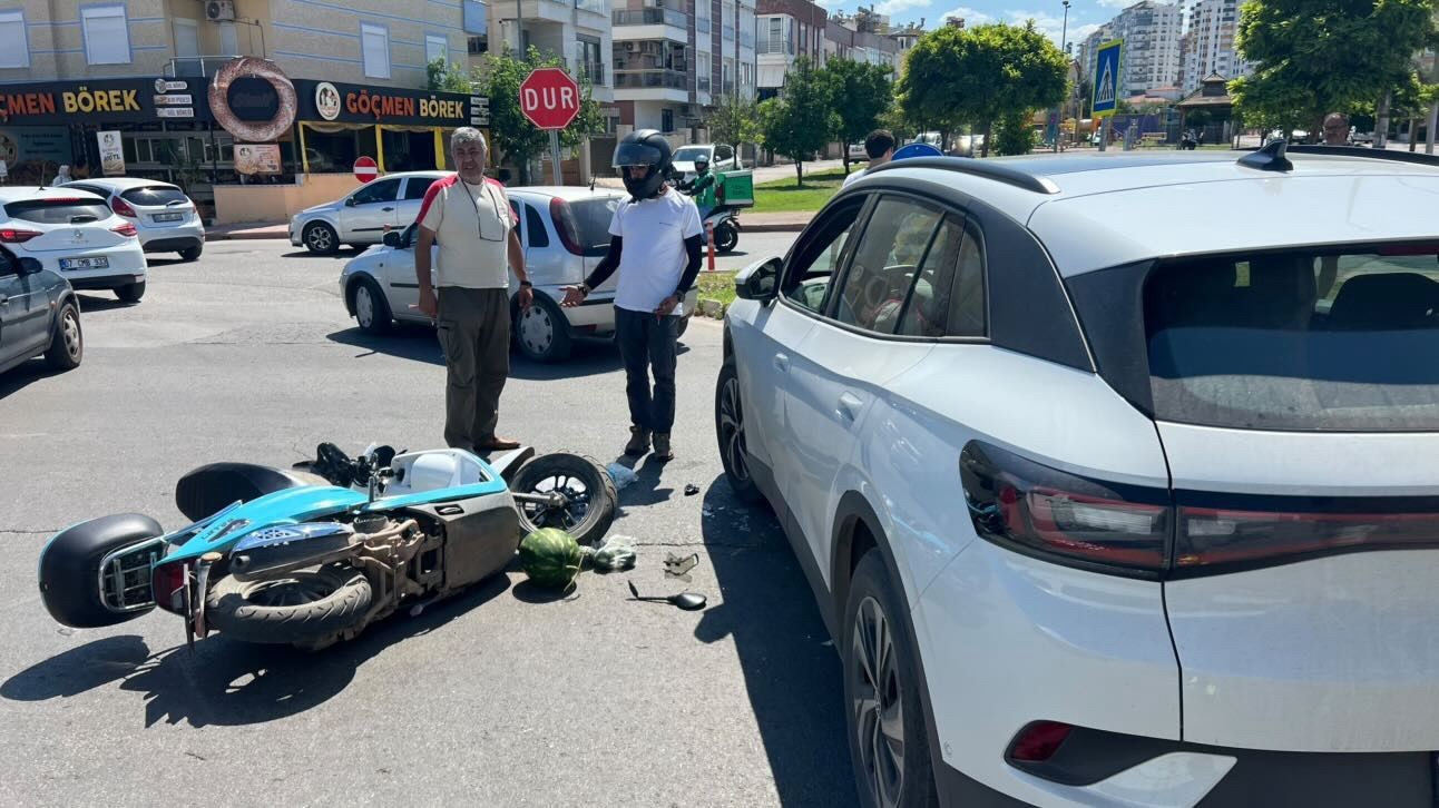 Çocuklarını okuldan almak için yola çıkan anne, motosikletiyle karıştığı kazada hayatını kaybetti