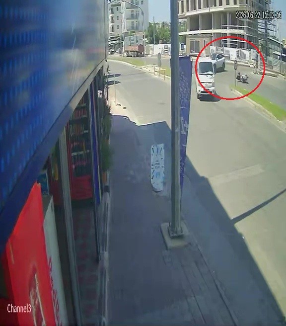 Çocuklarını okuldan almak için yola çıkan anne, motosikletiyle karıştığı kazada hayatını kaybetti