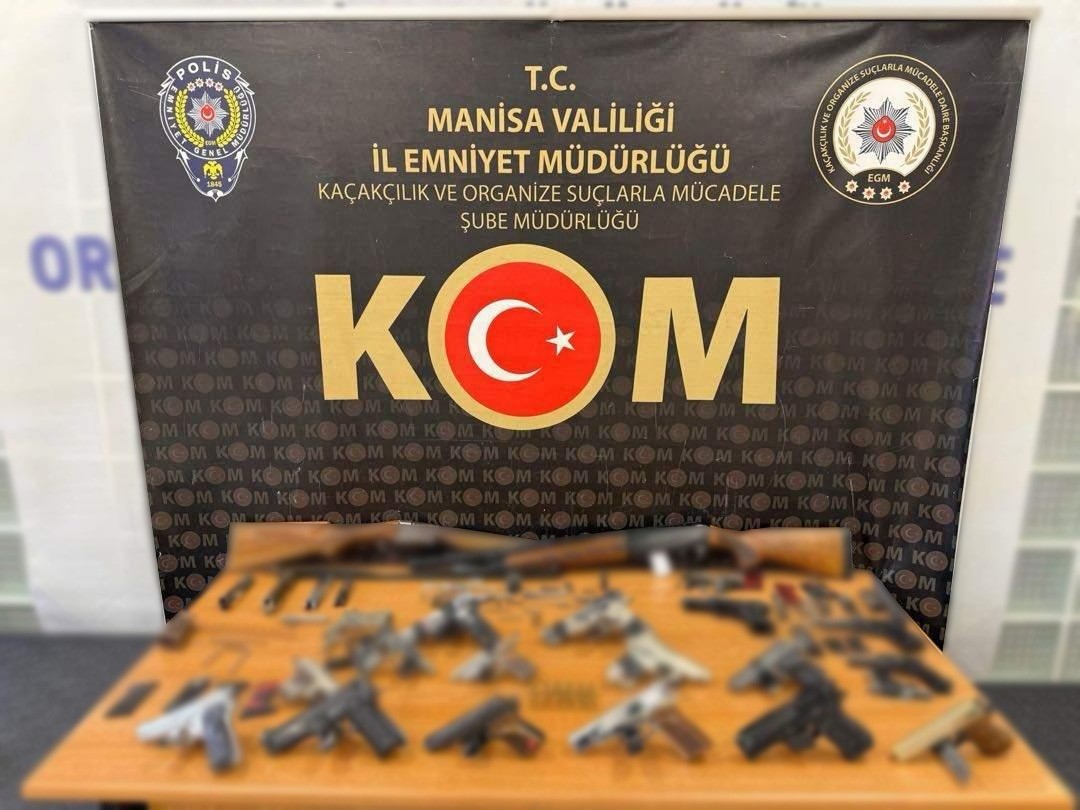 Manisa’da silah tacirlerine ağır darbe
