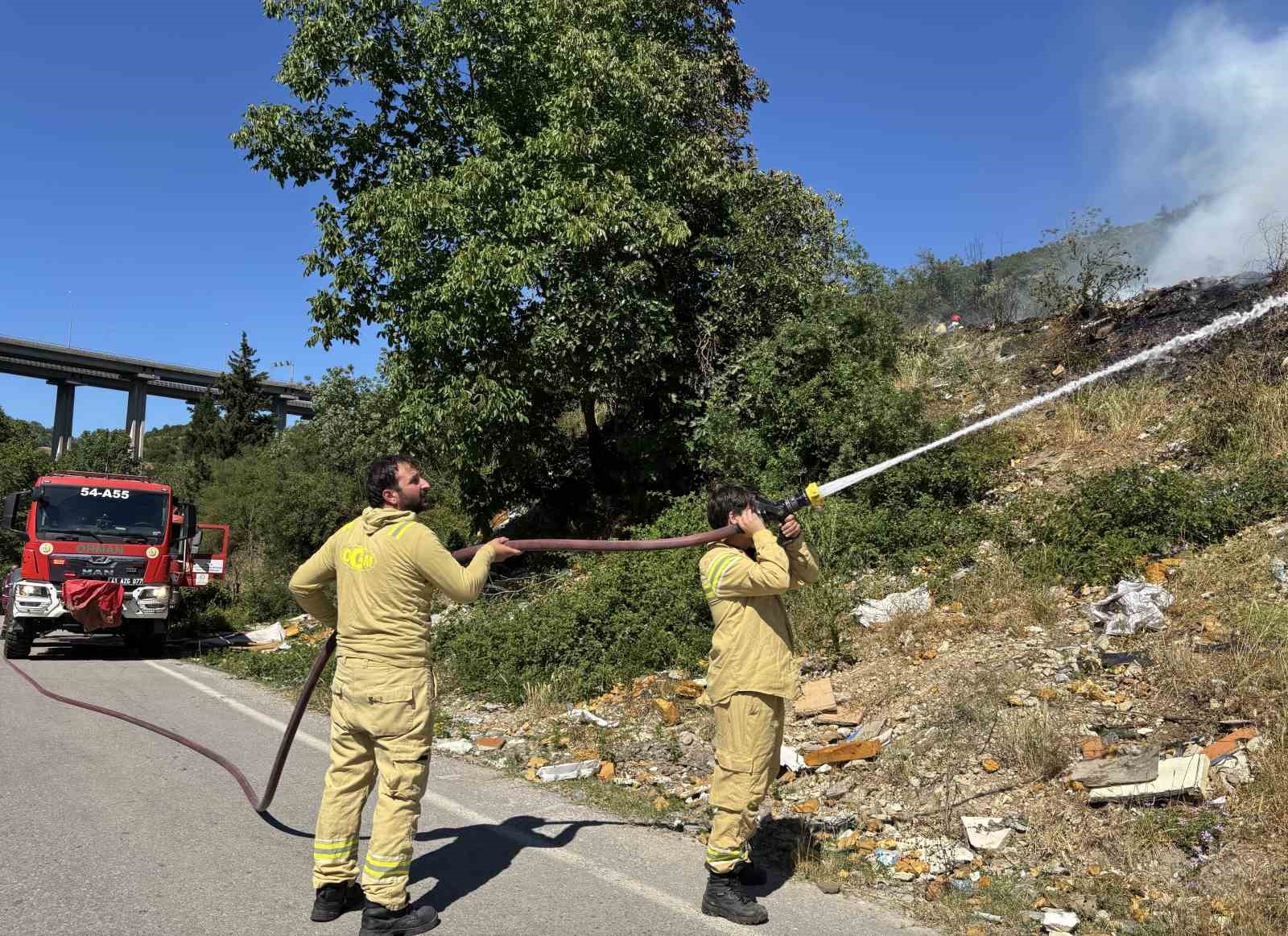 İzmit’te ağaçlık alanda yangın