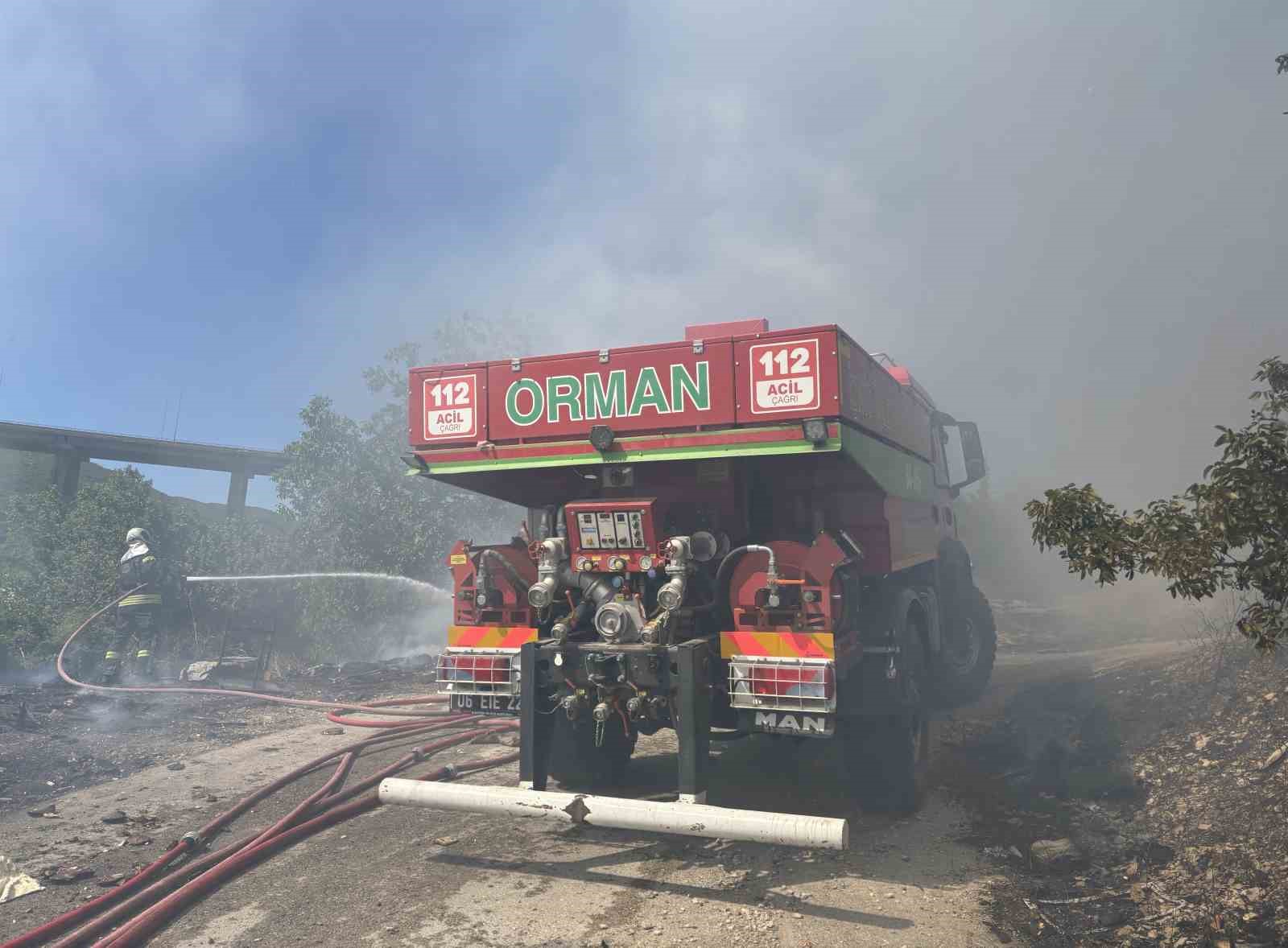 İzmit’te ağaçlık alanda yangın