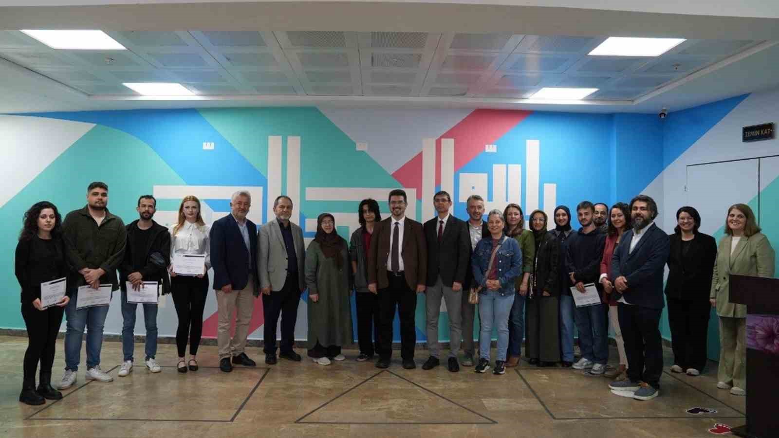 Üniversiteli gençler okul duvarlarını sanatla buluşturdu