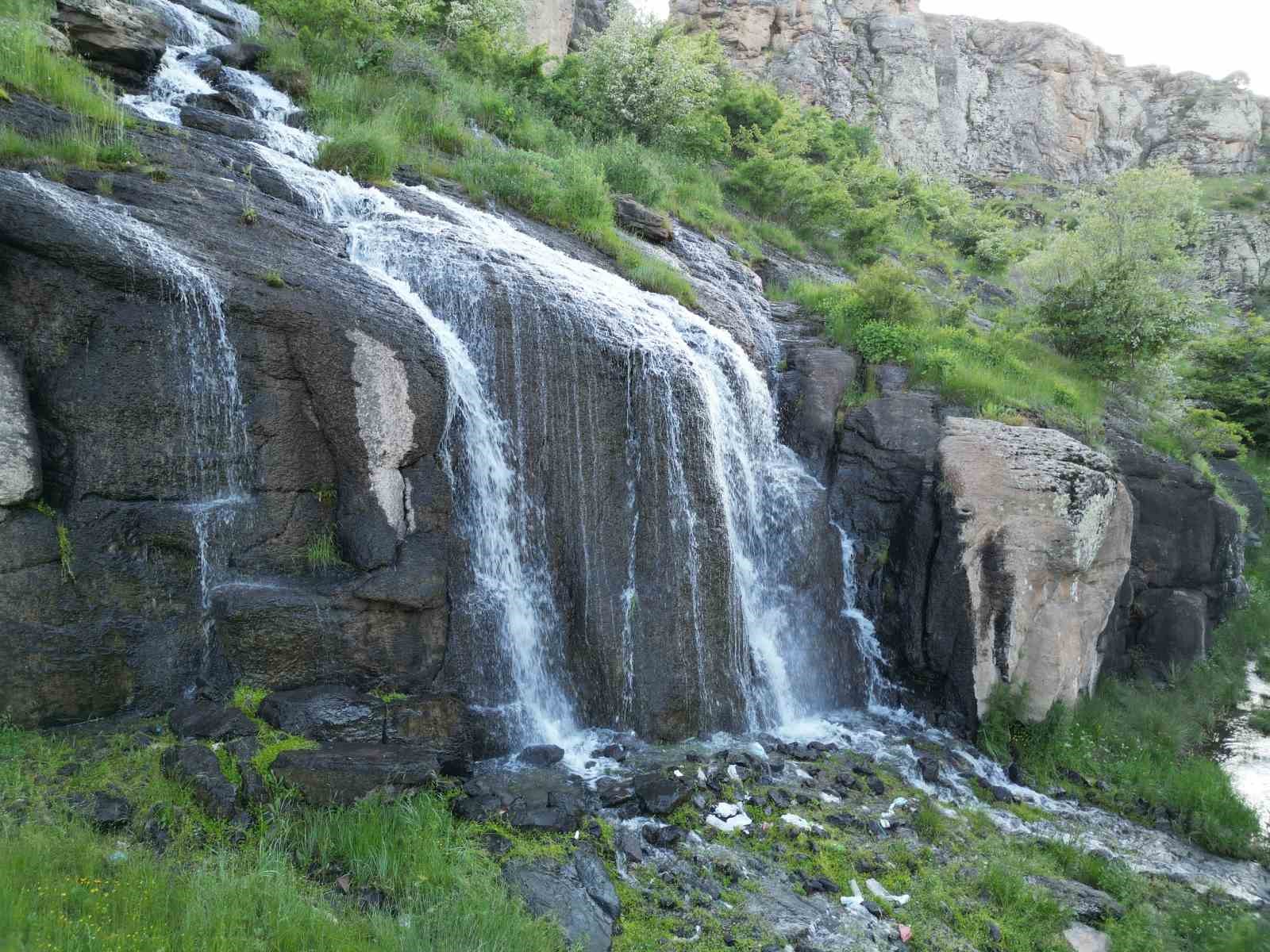 Niğde’nin Uzandı Vadisi görsel şöleniyle ziyaretçilerini ağırlıyor