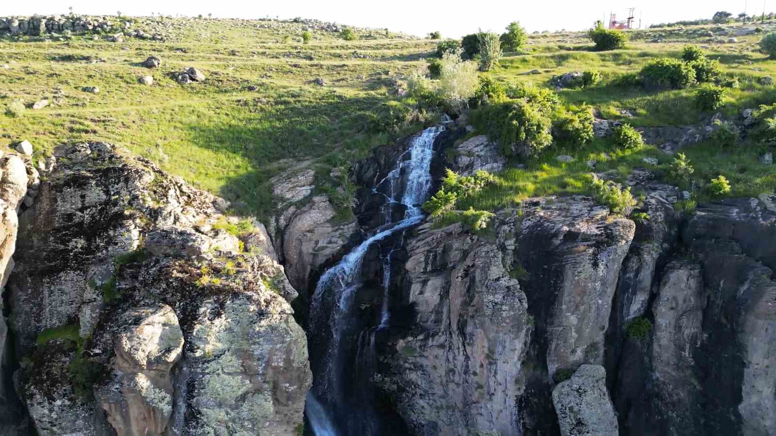 Niğde’nin Uzandı Vadisi görsel şöleniyle ziyaretçilerini ağırlıyor