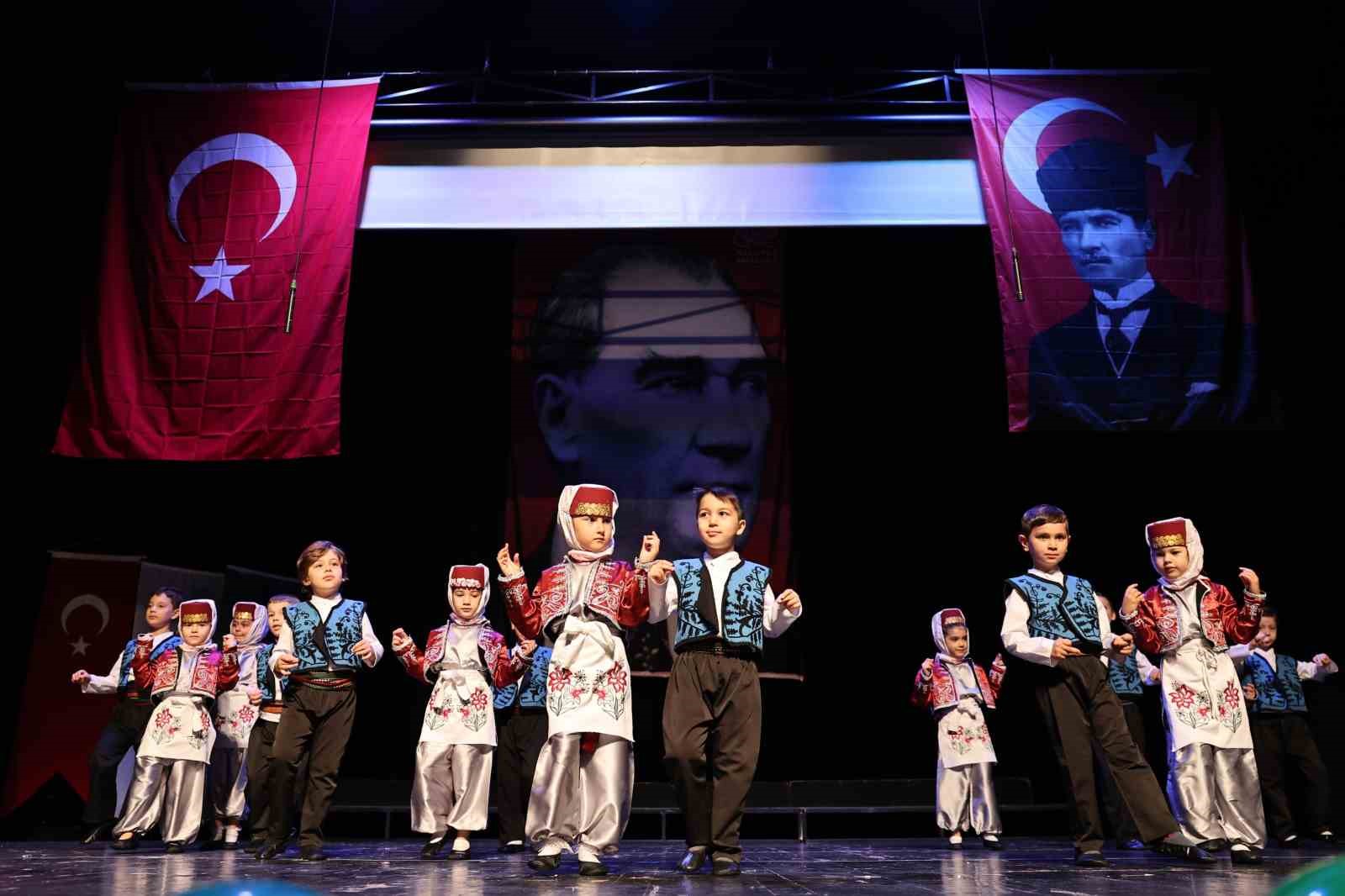 Nilüferli miniklerin mezuniyet sevinci