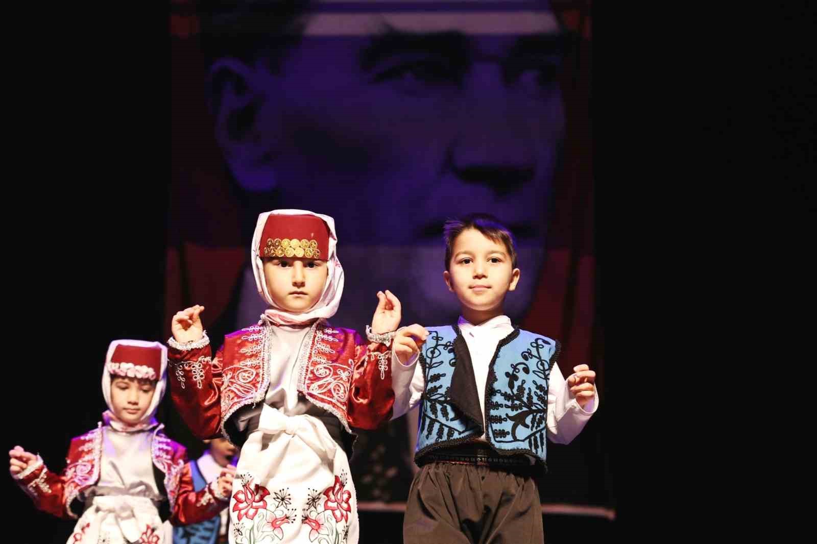Nilüferli miniklerin mezuniyet sevinci