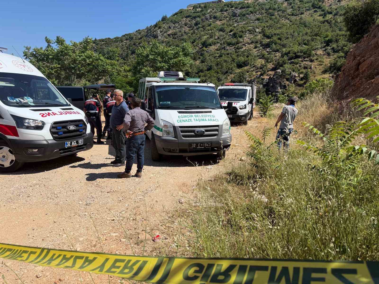 Isparta’da park halindeki araçta 2 gencin cansız bedeni bulundu