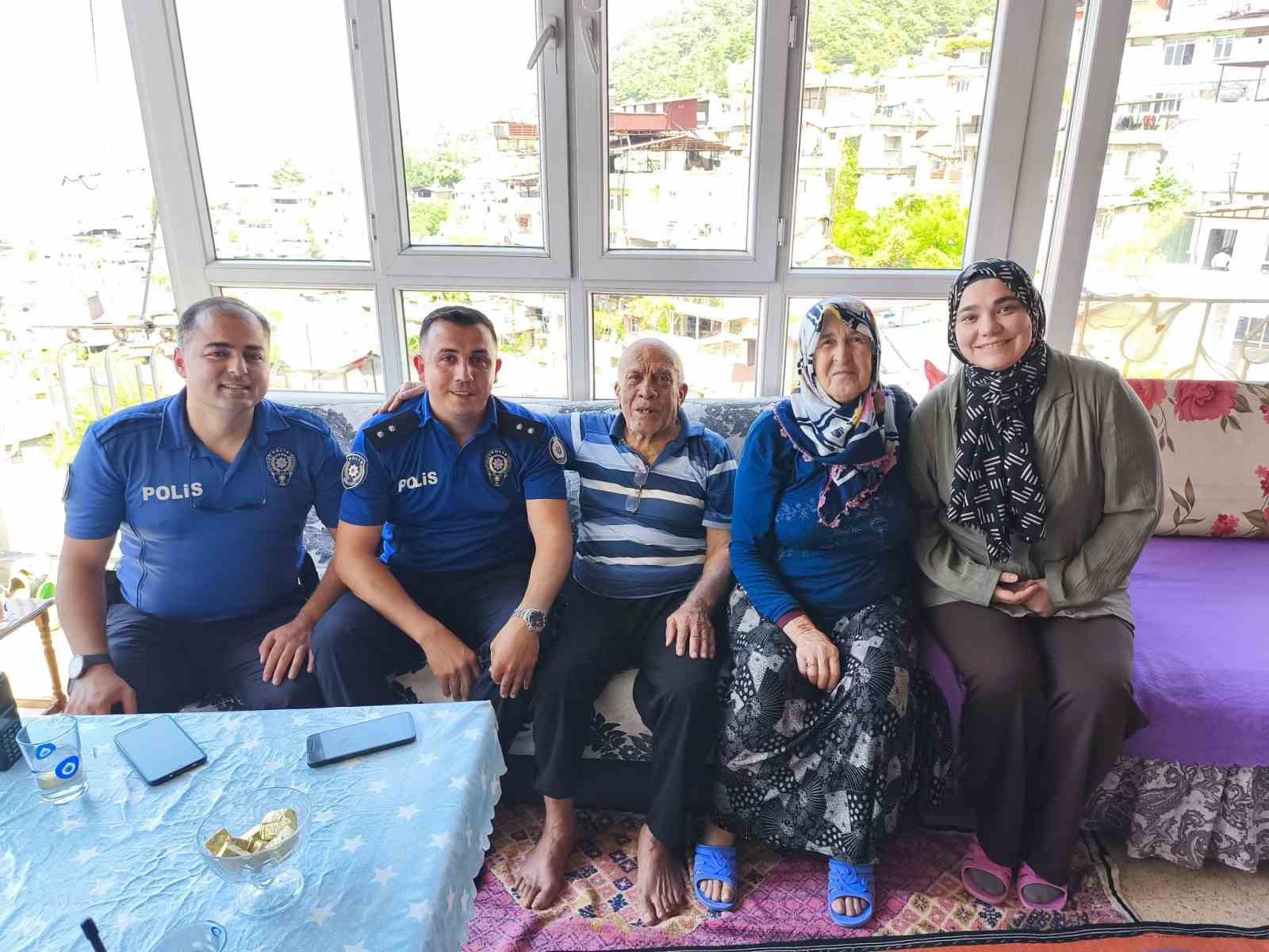Hatay polisinden şehit ailelerine babalar günü ziyareti