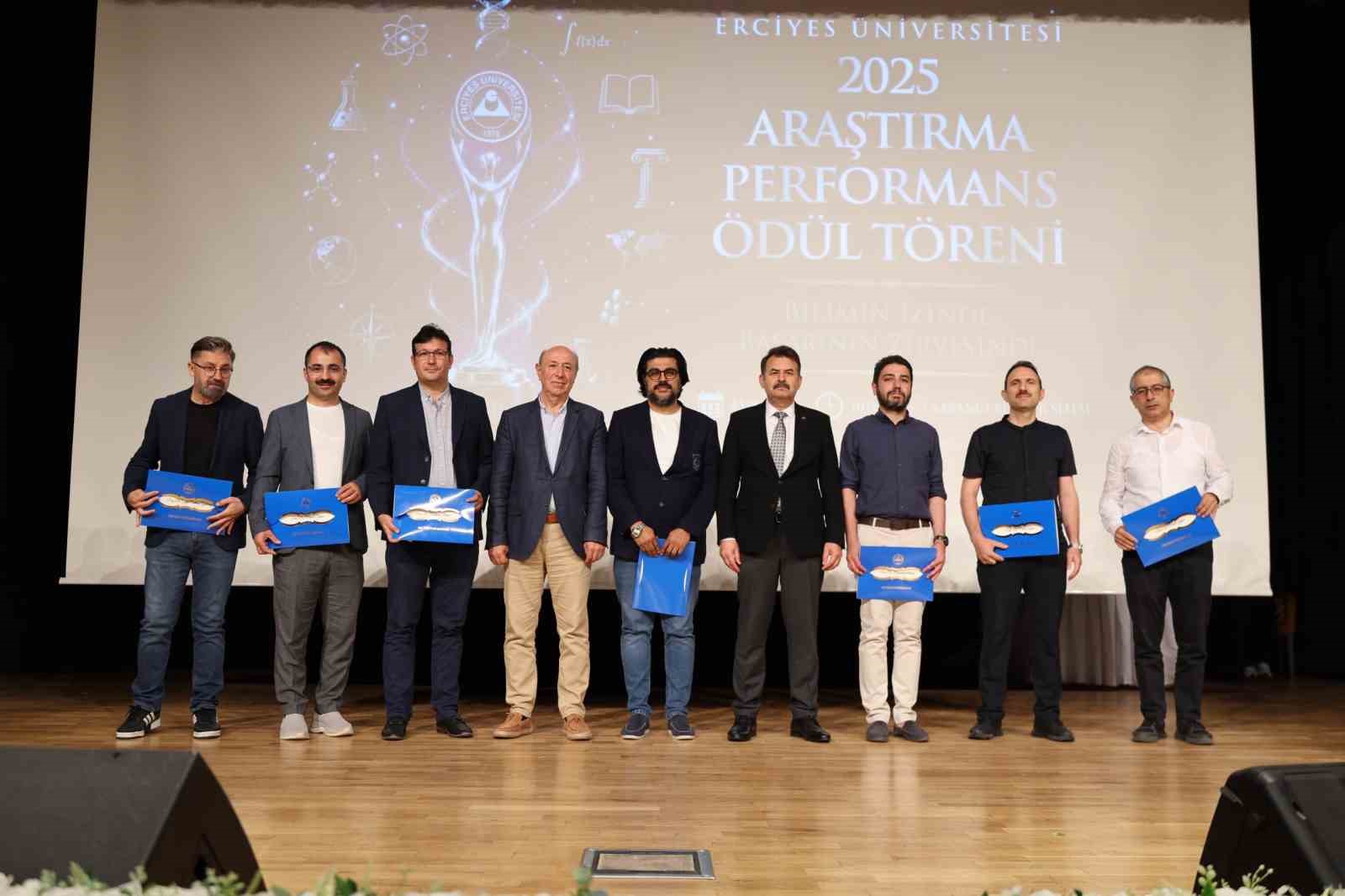 ERÜ’de ’2025 Yılı Araştırma Performans Ödül Töreni’ düzenlendi