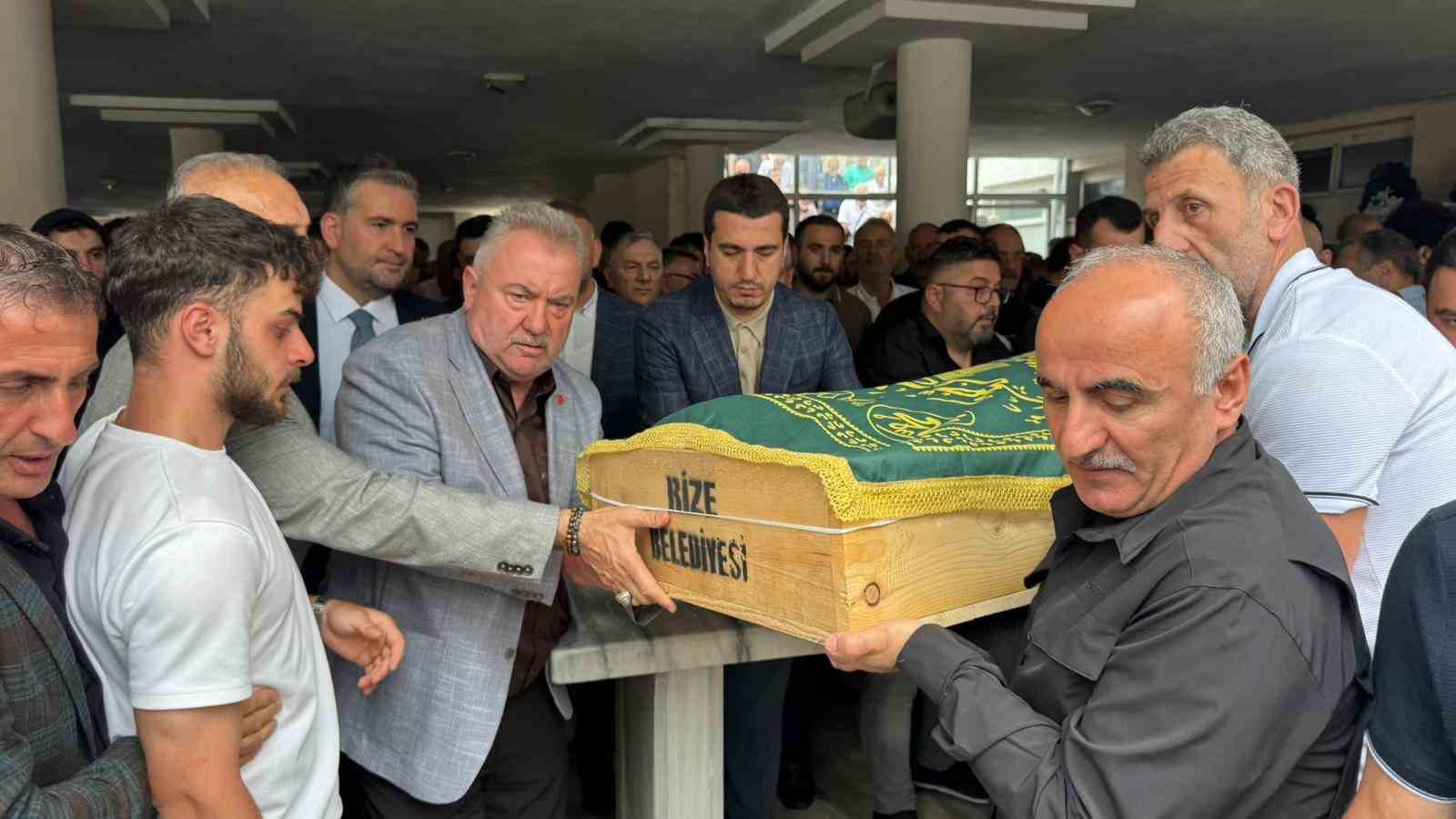 Kansere yenik düşen ilçe başkanı son yolculuğuna uğurlandı