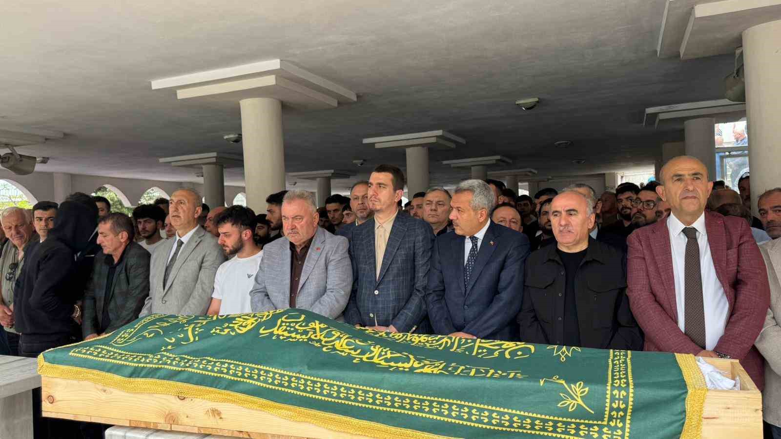 Kansere yenik düşen ilçe başkanı son yolculuğuna uğurlandı