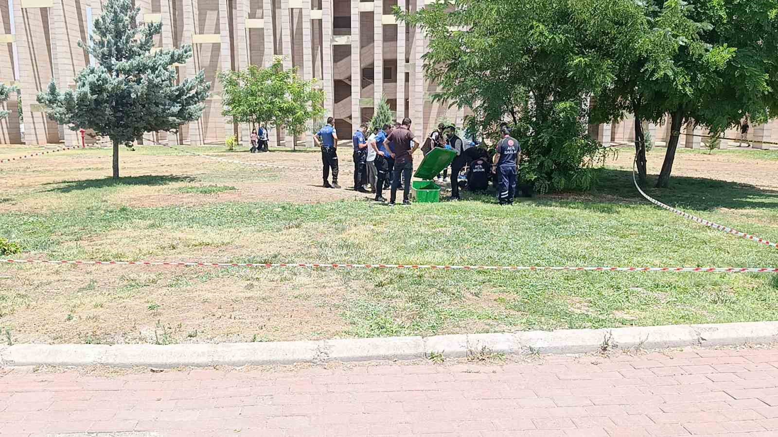 Şanlıurfa’da bir genç parkta ölü bulundu