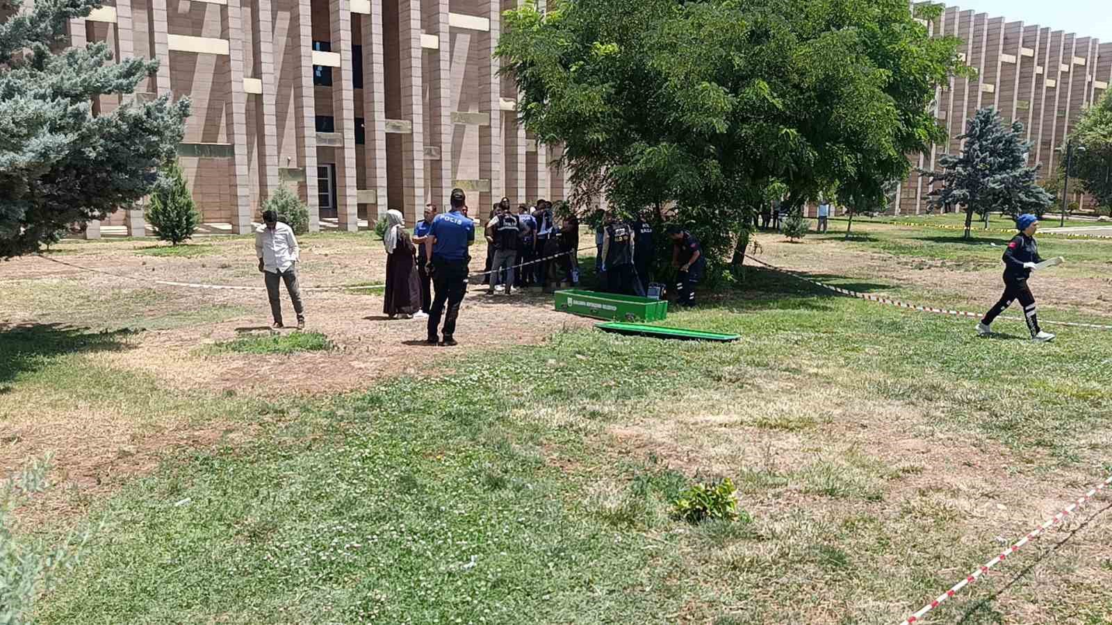 Şanlıurfa’da bir genç parkta ölü bulundu