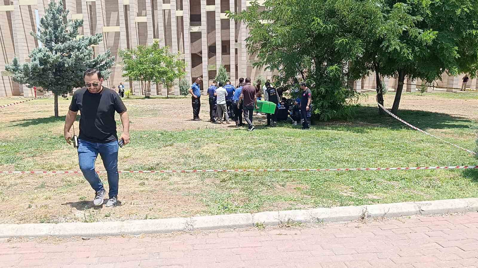Şanlıurfa’da bir genç parkta ölü bulundu