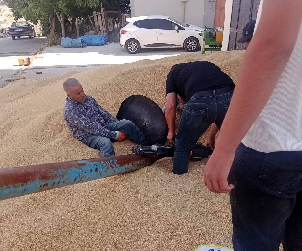 Ayağını hububat elevatörüne kaptıran kişi yaralandı