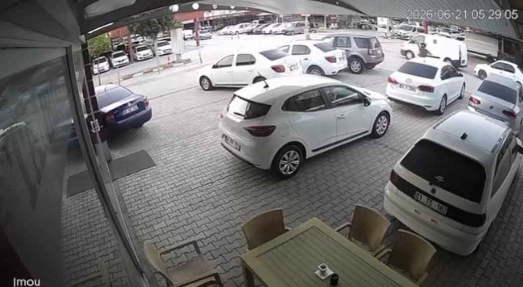 Adana’da oto galericiler sitesinde silahlı saldırı: Çok sayıda araç zarar gördü
