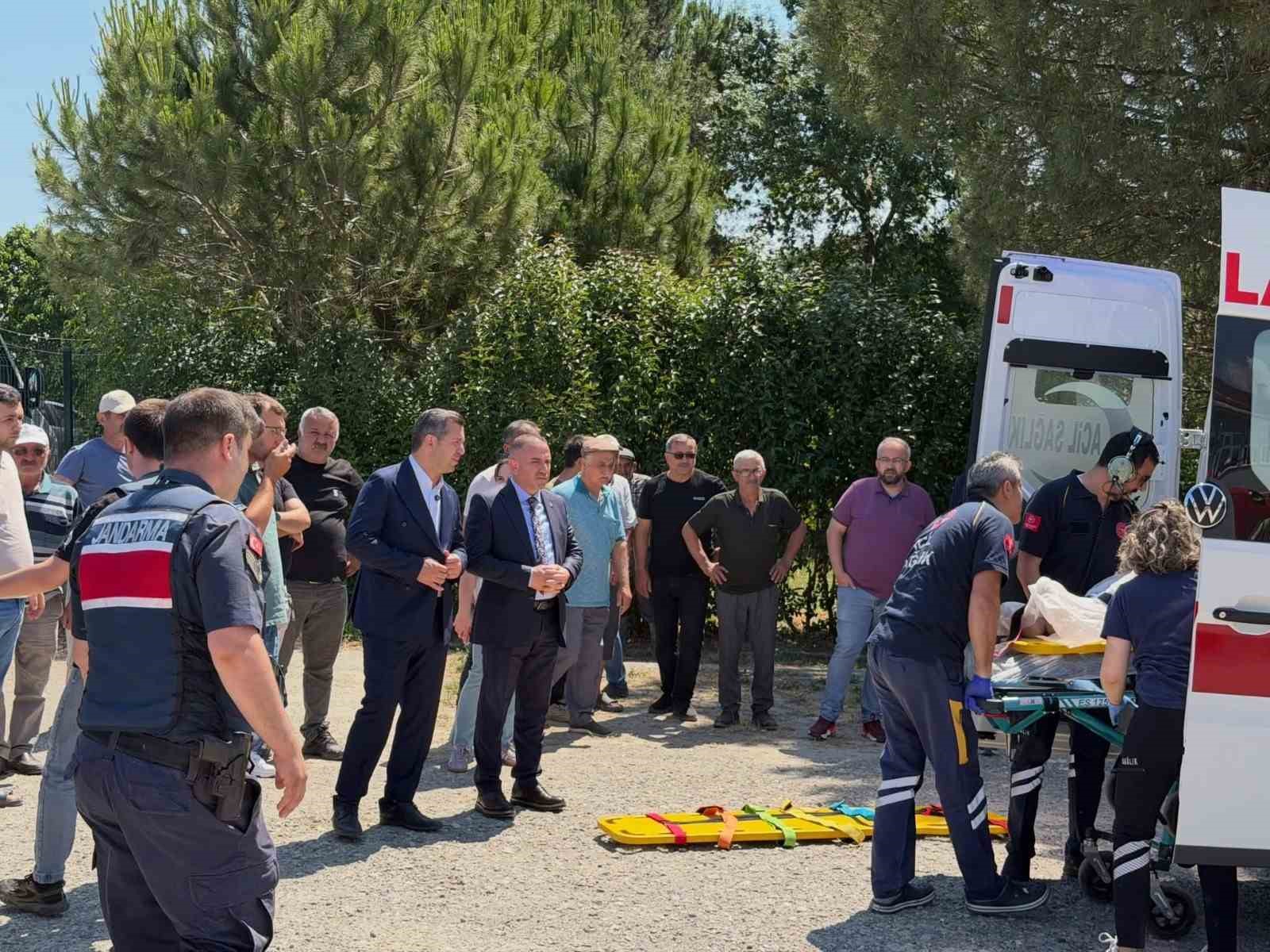 Alaçam’da traktör devrildi: Yaralı sürücü ambulans helikopterle sevk edildi