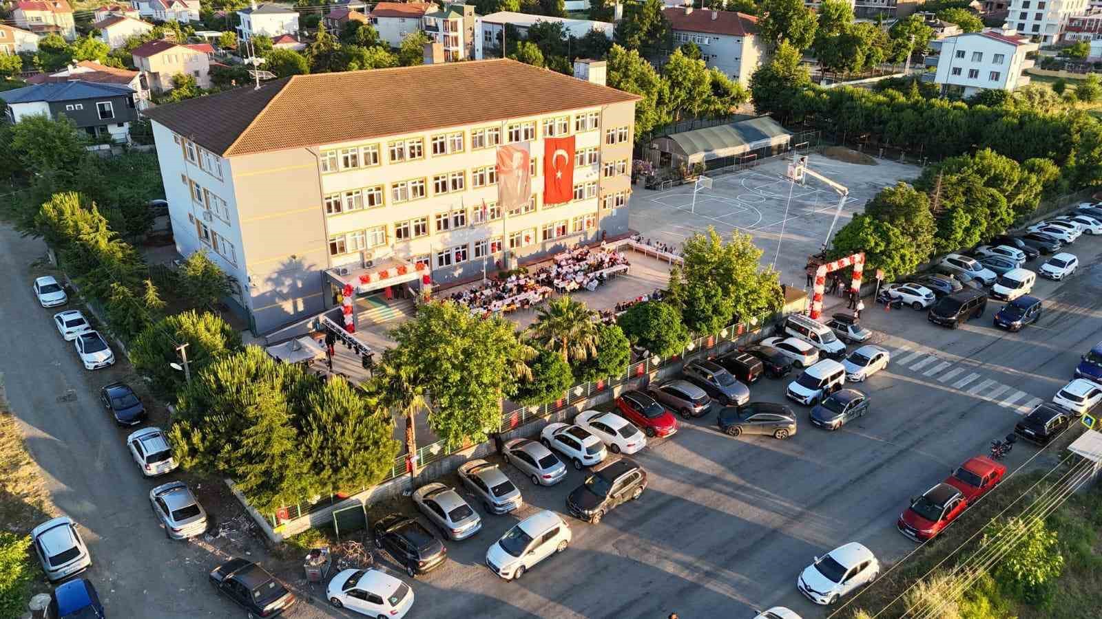Özel öğrencilerin mezuniyet sevinci