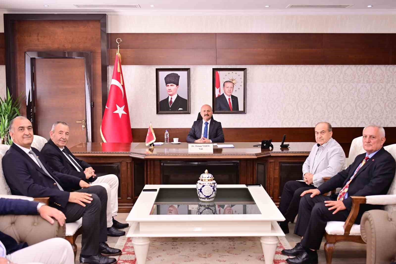 Kuşadası Ticaret Odası Yönetimi Aydın Valisi Varol ile görüştü