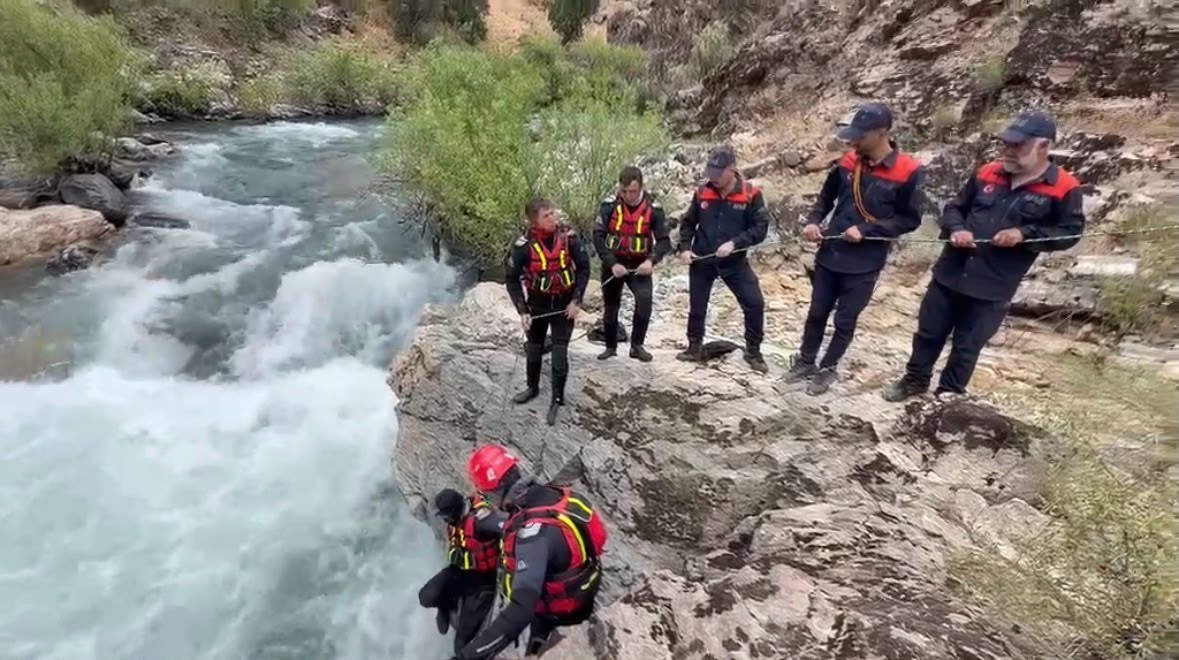 Akıntıya kapılarak kaybolan şahsı arama çalışmaları sürüyor