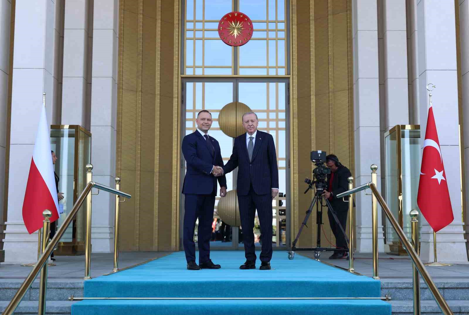Erdoğan: "NATO zirvesi kapsamında ittifakın Avrupa sütununun güçlendirilmesi ve caydırıcılığının tahkim edilmesi ortak önceliğimiz"