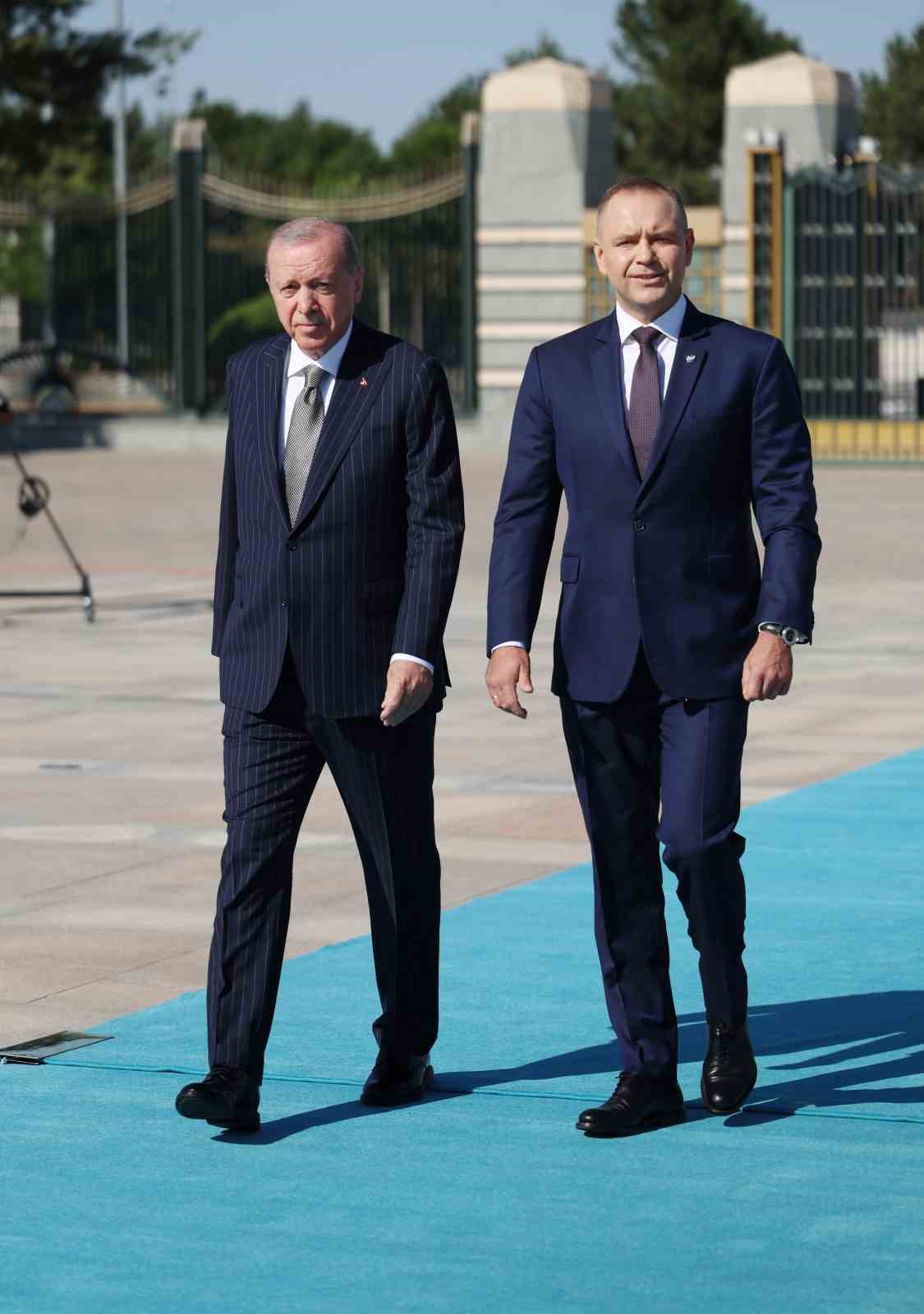 Erdoğan: "NATO zirvesi kapsamında ittifakın Avrupa sütununun güçlendirilmesi ve caydırıcılığının tahkim edilmesi ortak önceliğimiz"