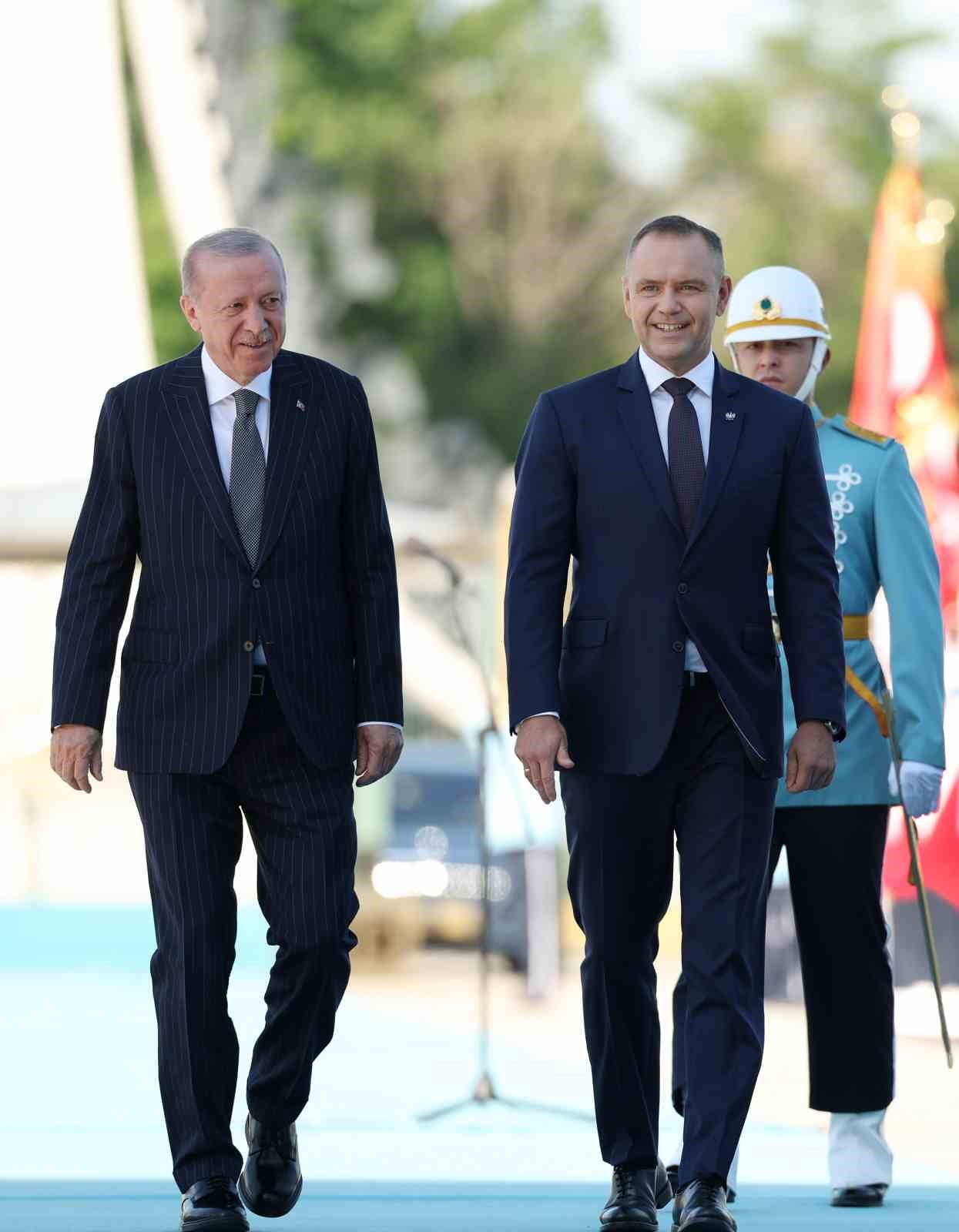 Erdoğan: "NATO zirvesi kapsamında ittifakın Avrupa sütununun güçlendirilmesi ve caydırıcılığının tahkim edilmesi ortak önceliğimiz"