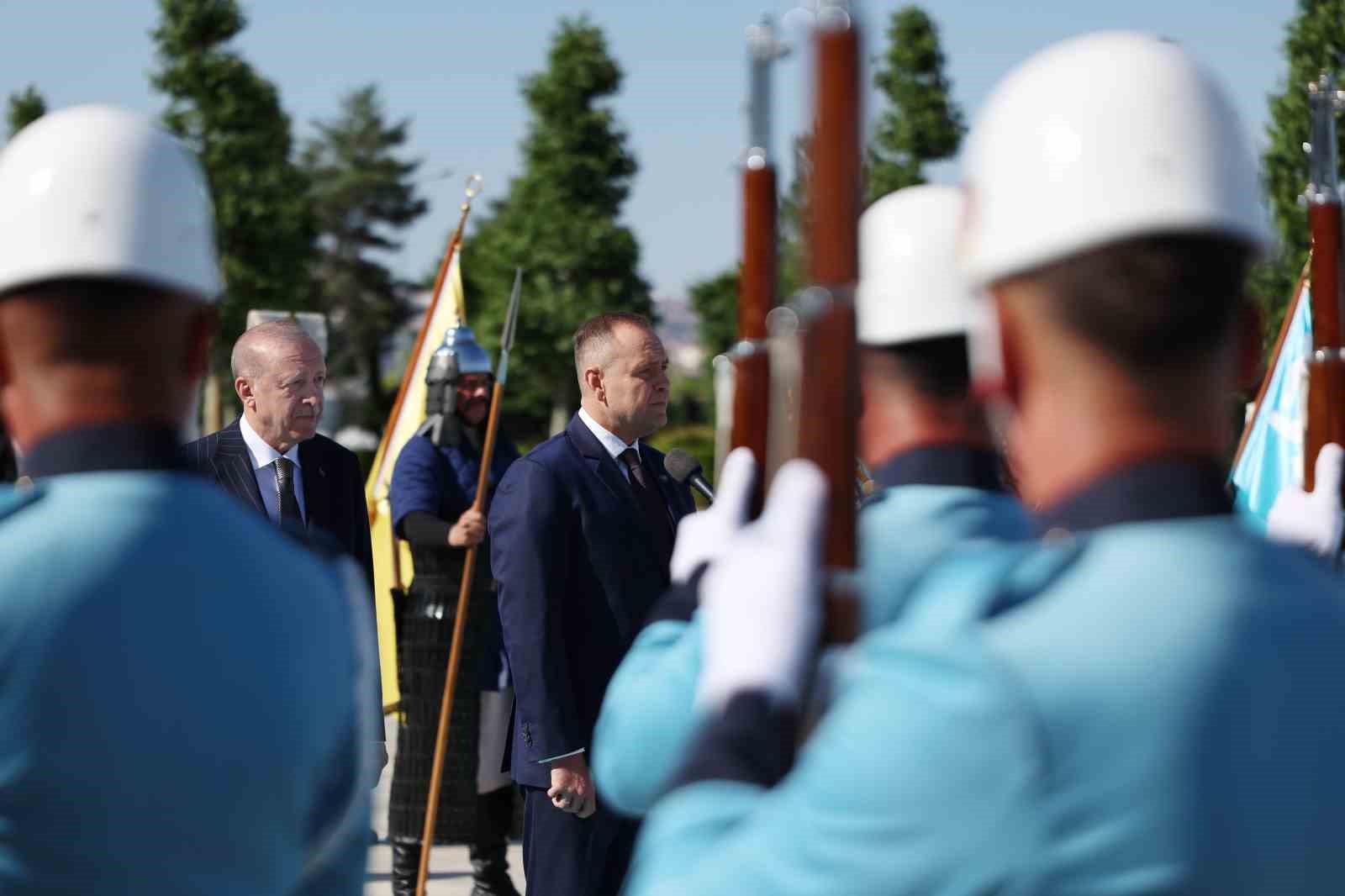 Erdoğan: "NATO zirvesi kapsamında ittifakın Avrupa sütununun güçlendirilmesi ve caydırıcılığının tahkim edilmesi ortak önceliğimiz"