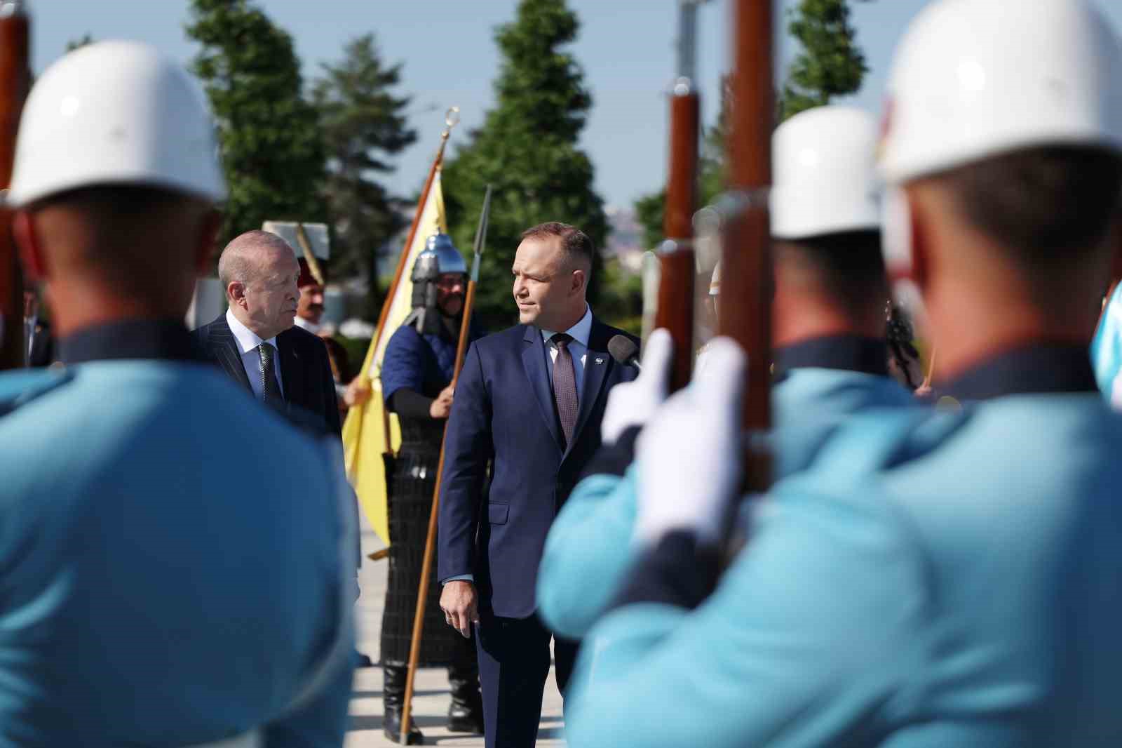 Erdoğan: "NATO zirvesi kapsamında ittifakın Avrupa sütununun güçlendirilmesi ve caydırıcılığının tahkim edilmesi ortak önceliğimiz"