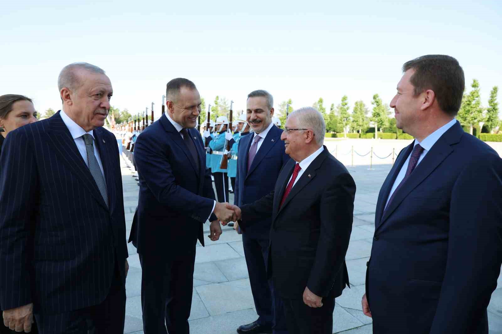 Erdoğan: "NATO zirvesi kapsamında ittifakın Avrupa sütununun güçlendirilmesi ve caydırıcılığının tahkim edilmesi ortak önceliğimiz"