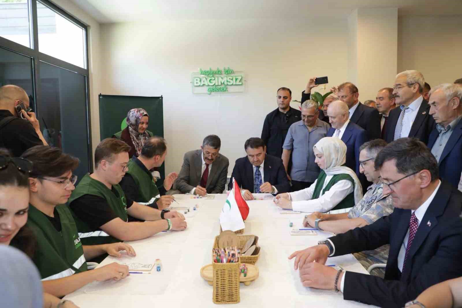 Kütahya Yeşilay Gençlik Merkezi ve Kafe1920 hizmete açıldı