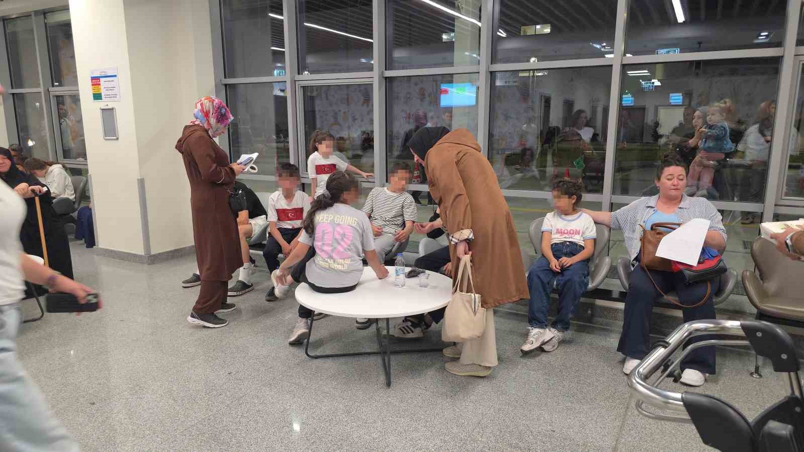 Kütahya’da okul etkinliğinde gıda zehirlenmesi şüphesiyle 25 kişi hastanelik oldu