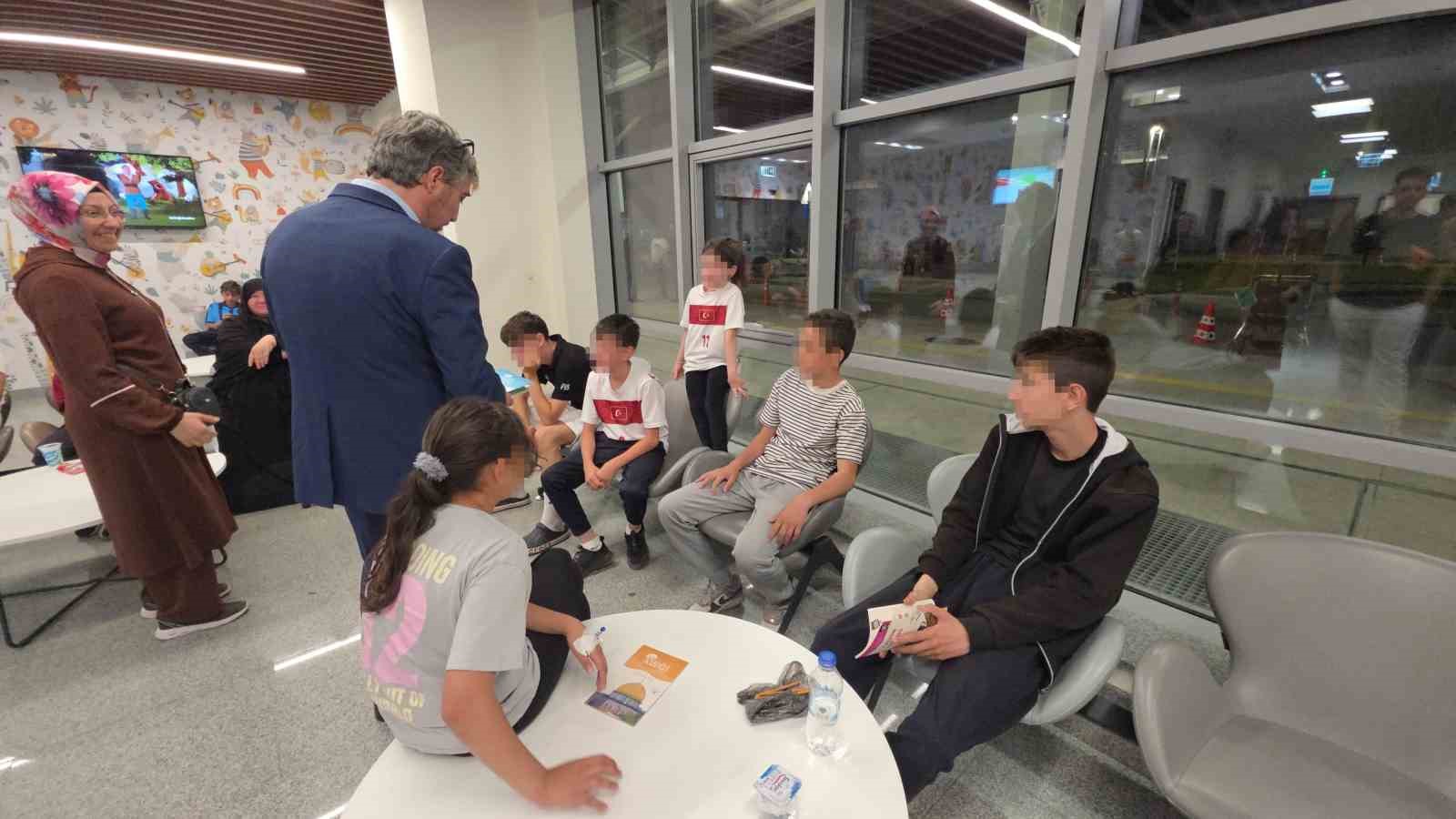 Kütahya’da okul etkinliğinde gıda zehirlenmesi şüphesiyle 25 kişi hastanelik oldu