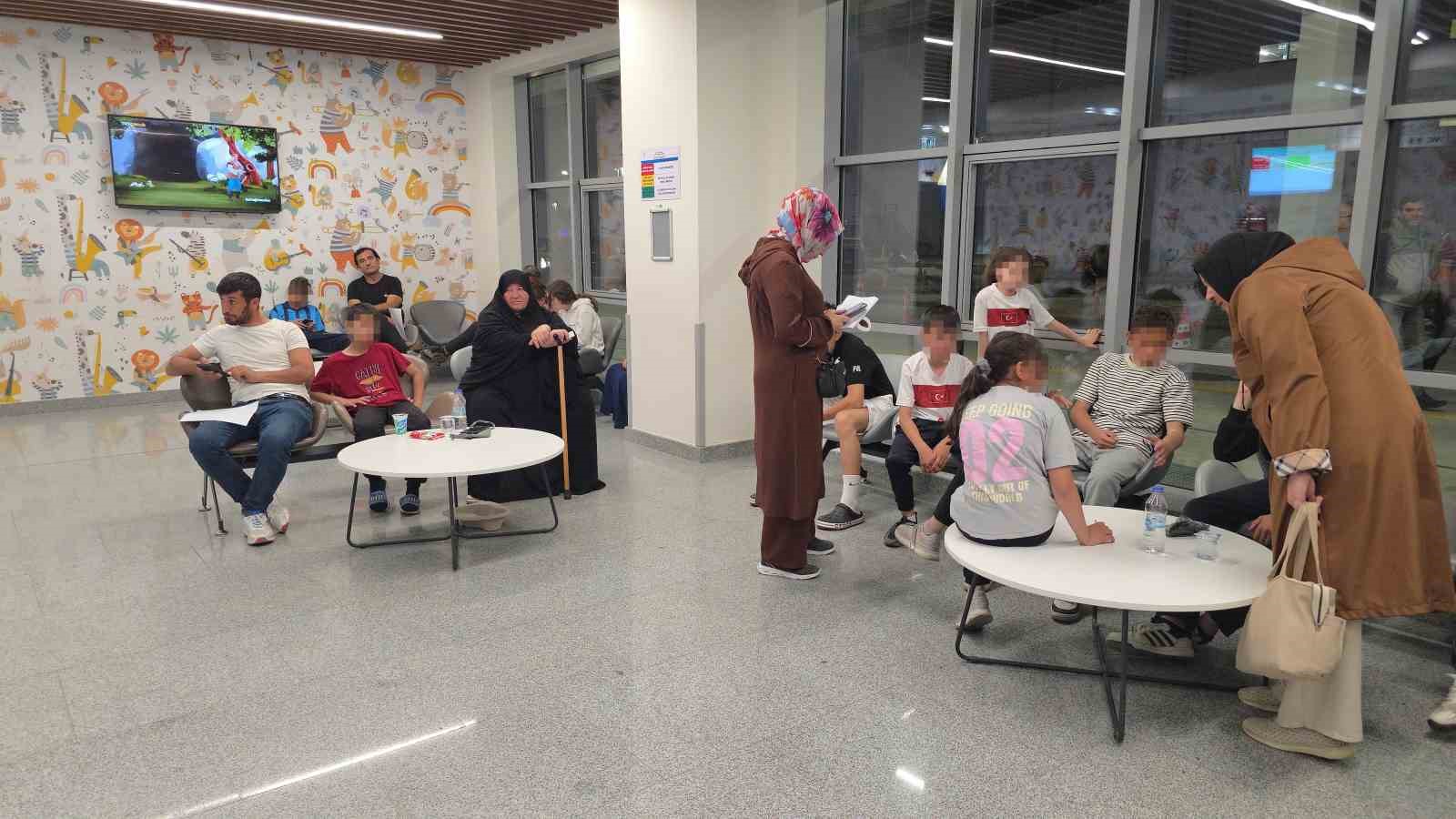 Kütahya’da okul etkinliğinde gıda zehirlenmesi şüphesiyle 25 kişi hastanelik oldu