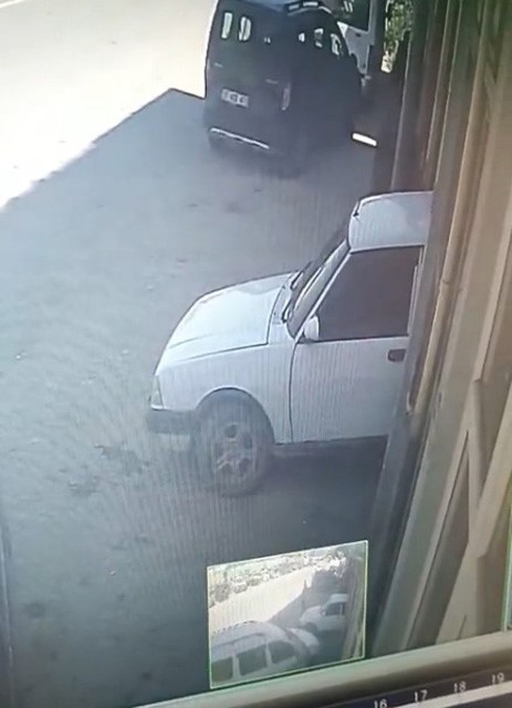 Tamir etmek istediği otomobilin altında kaldı