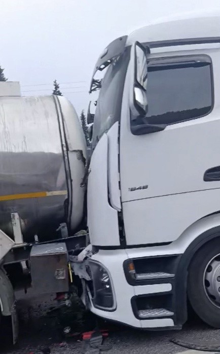 Osmaniye’de 6 ağır tonajlı aracın karıştığı kazada 2 kişi yaralandı
