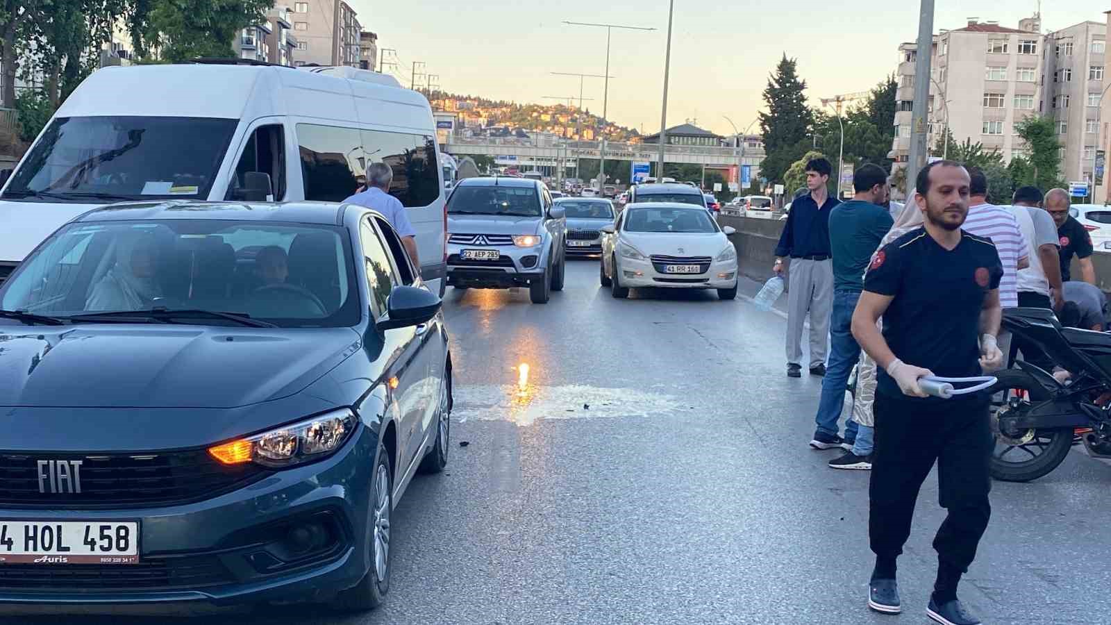 Motosiklet otomobile çarptı: Sürücü ağır yaralandı