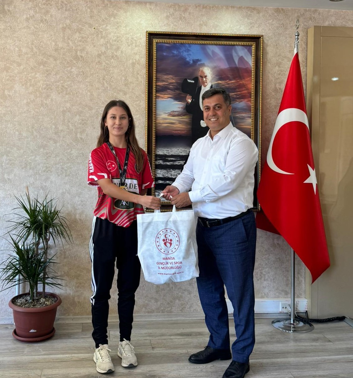 Balkan ikincisi milli sporcu Manisa’da da ödüllendirildi