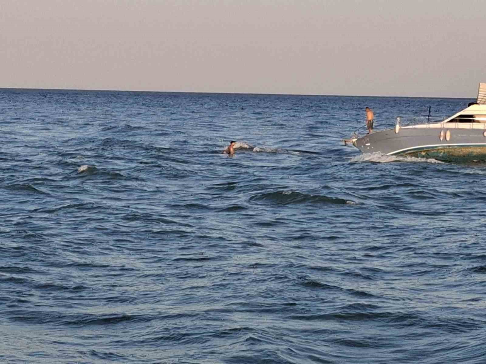 Teknede mahsur kalanları kurtarmak için giden balıkçı teknesi de arızalandı