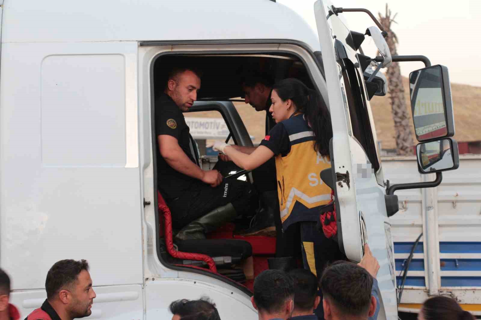Şırnak’ta iki tır çarpıştı: 2 yaralı